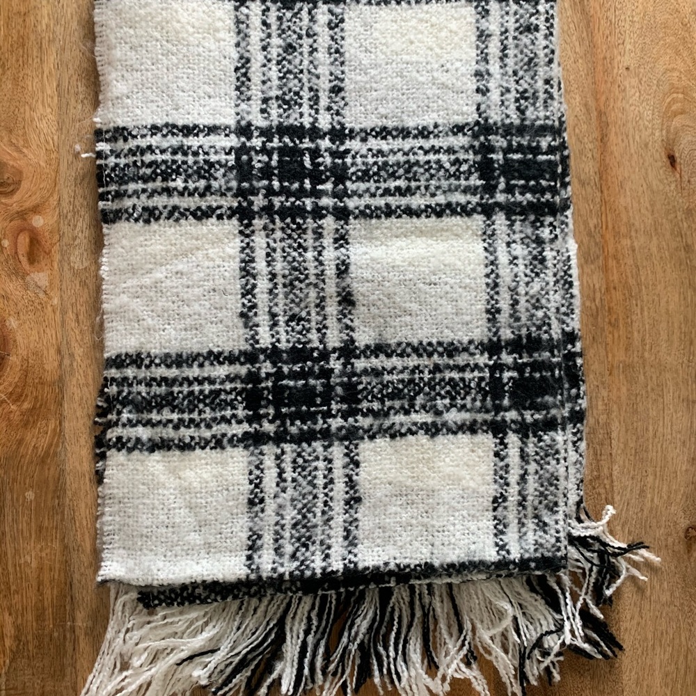 White and black plaid scarf